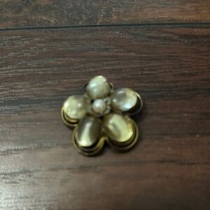 Elegant Gold Flower Brooch